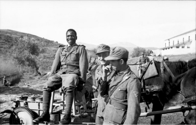 Bundesarchiv_Bild_101I-177-1465-16,_Griechenland,_Soldaten_der_-Legion_Freies_Arabien-.jpg